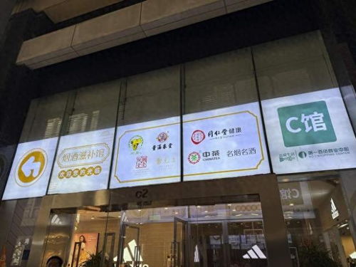 南京東路各商場助力外貿(mào)轉(zhuǎn)內(nèi)銷,市民 撿漏 高品質(zhì)低價商品